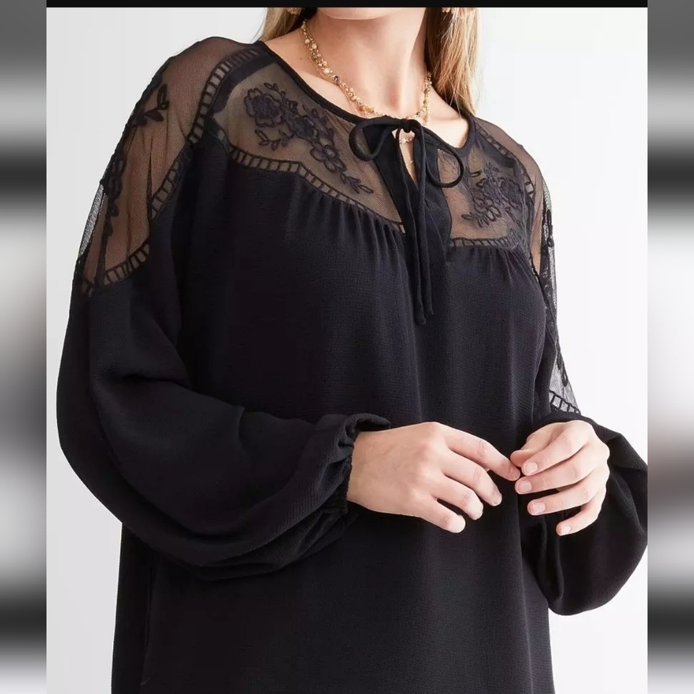 Daytrip Floral Crochet Top in Black, Size Large - Picture 2 of 7